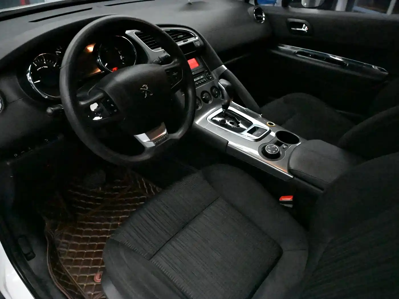 Peugeot 3008 2016 1.6THP Automatic Classic Edition фото 5