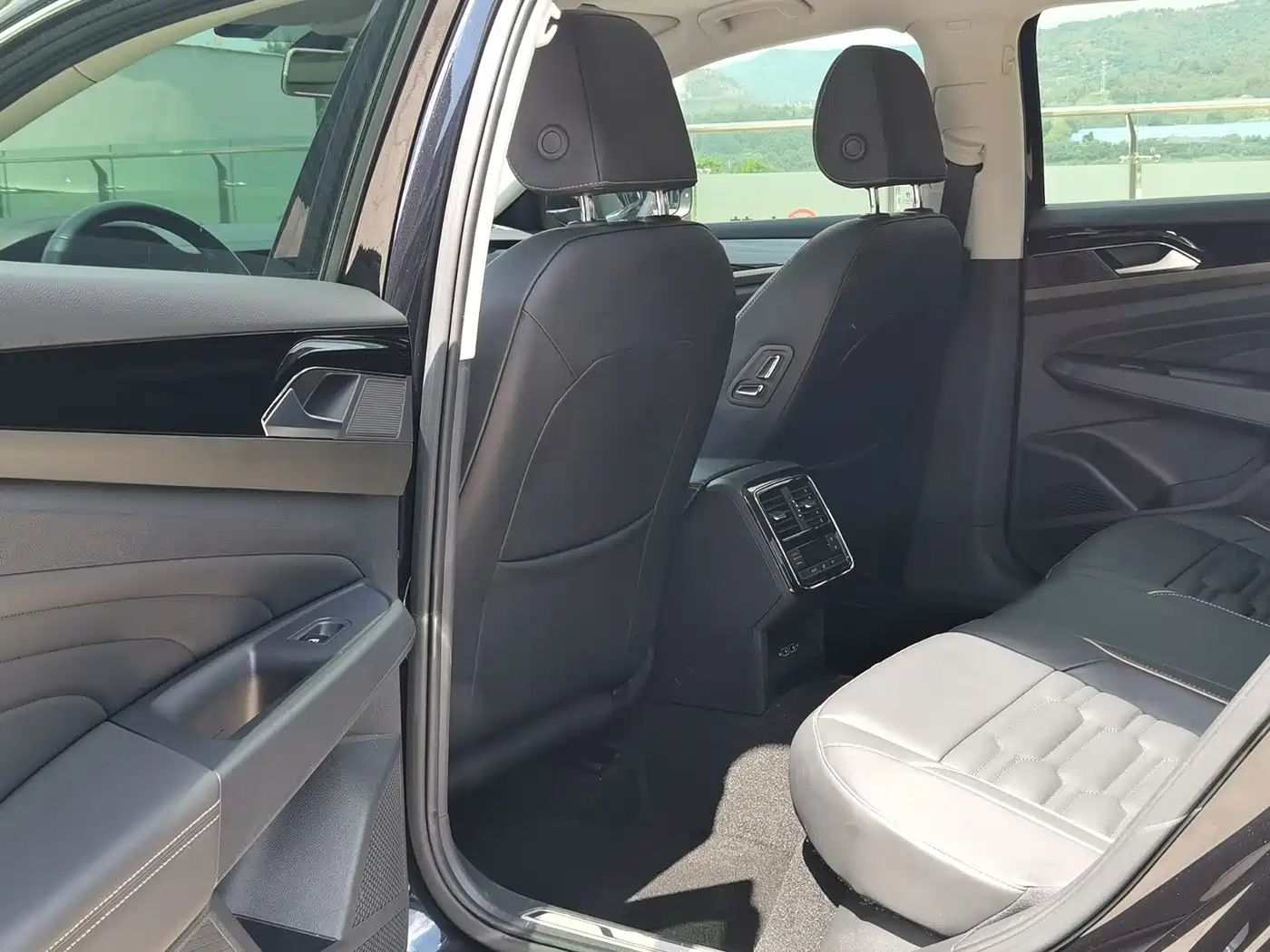 Volkswagen Passat New Energy 2019 430PHEV Hybrid Elite Edition фото 7