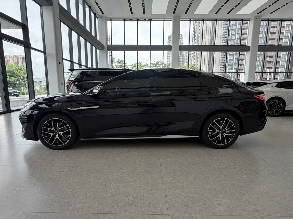 BYD Seal 2024 2024 Glory Edition DM-i 1.5L 121km Luxury