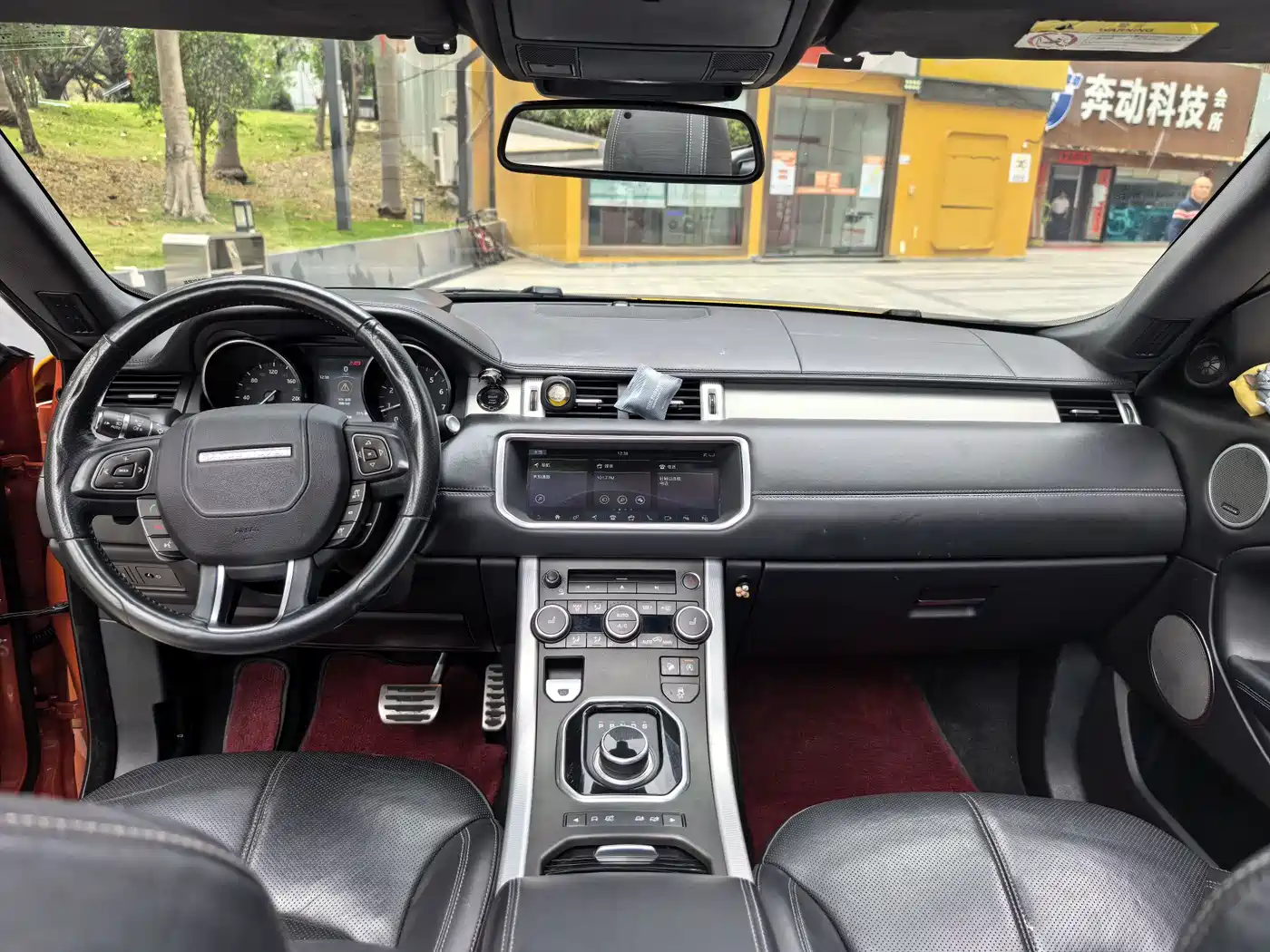 Land Rover Range Rover Evoque (Import) 2017 2.0T Convertible фото 12