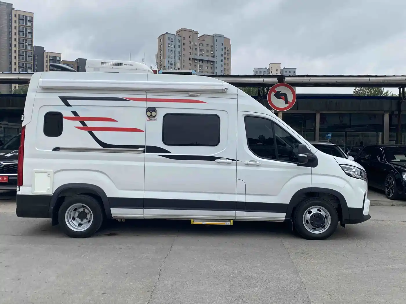 SAIC Maxus MAXUS V90 RV 2020 2021 2.0T Travel Home V90 Self-Contained Class B RV Luxury Longitudinal Bed