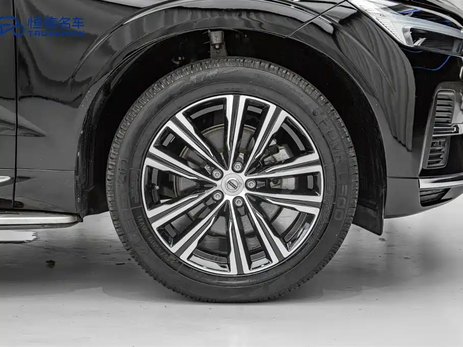 Фото 11 - Volvo XC60