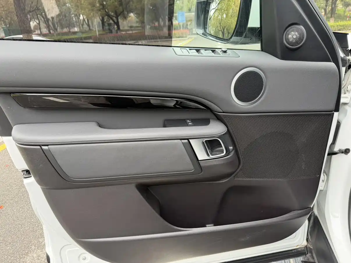 Land Rover Discovery 2018 3.0 SC V6 SE фото 7