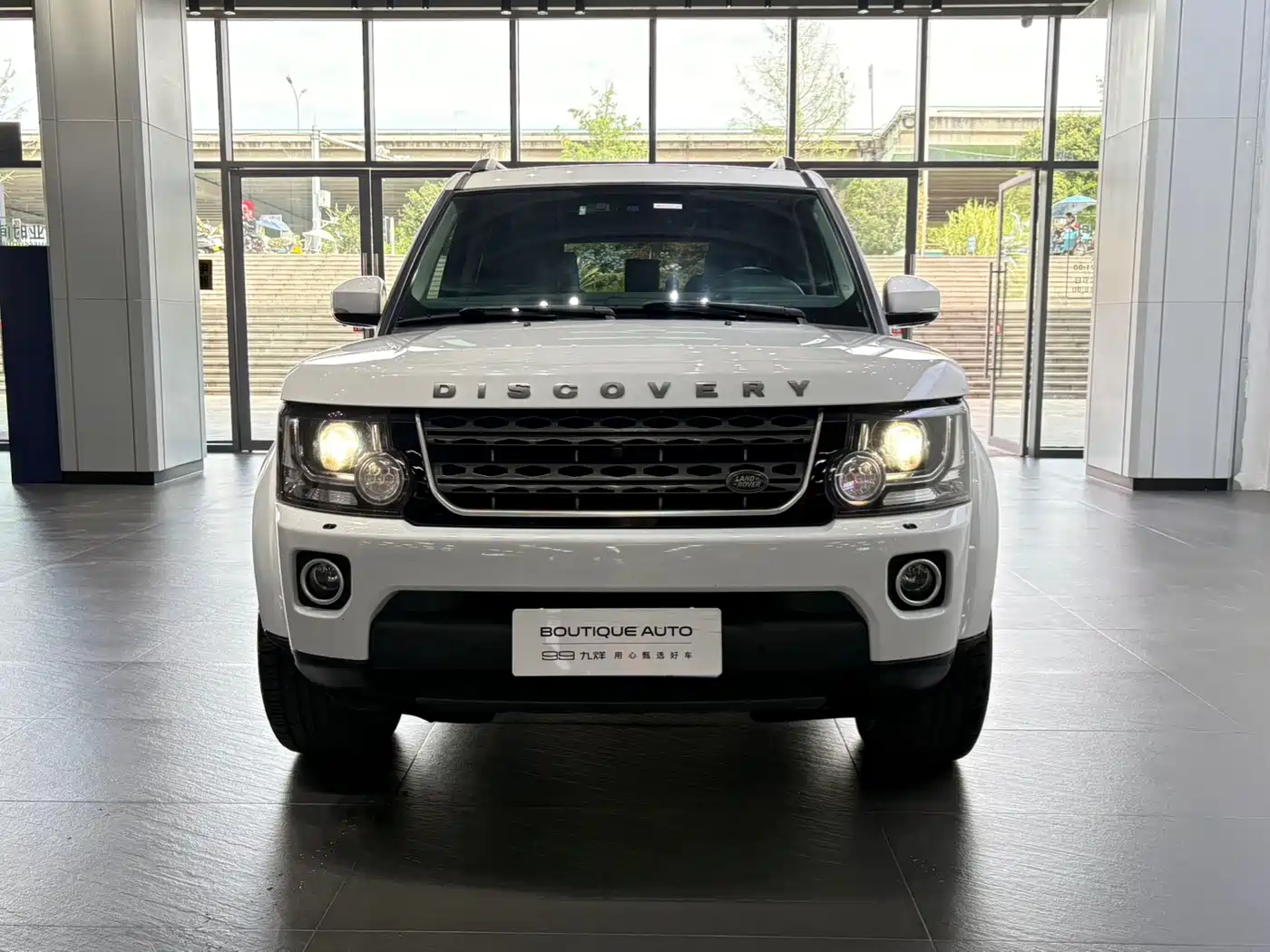 Land Rover Discovery 2015 3.0 SC V6 SE фото 2