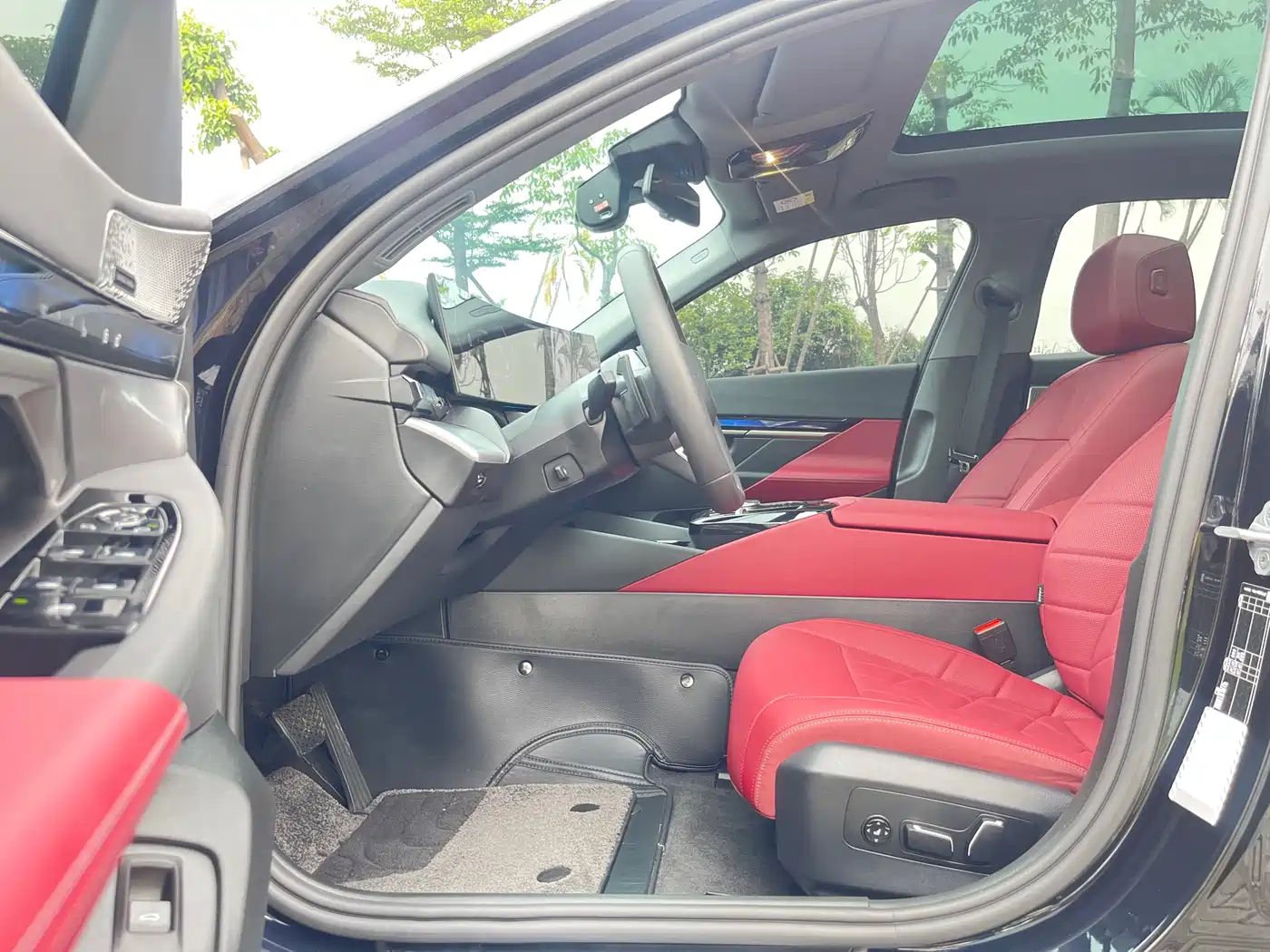 BMW 5 Series 2026 530Li Leading M Sport Package фото 7