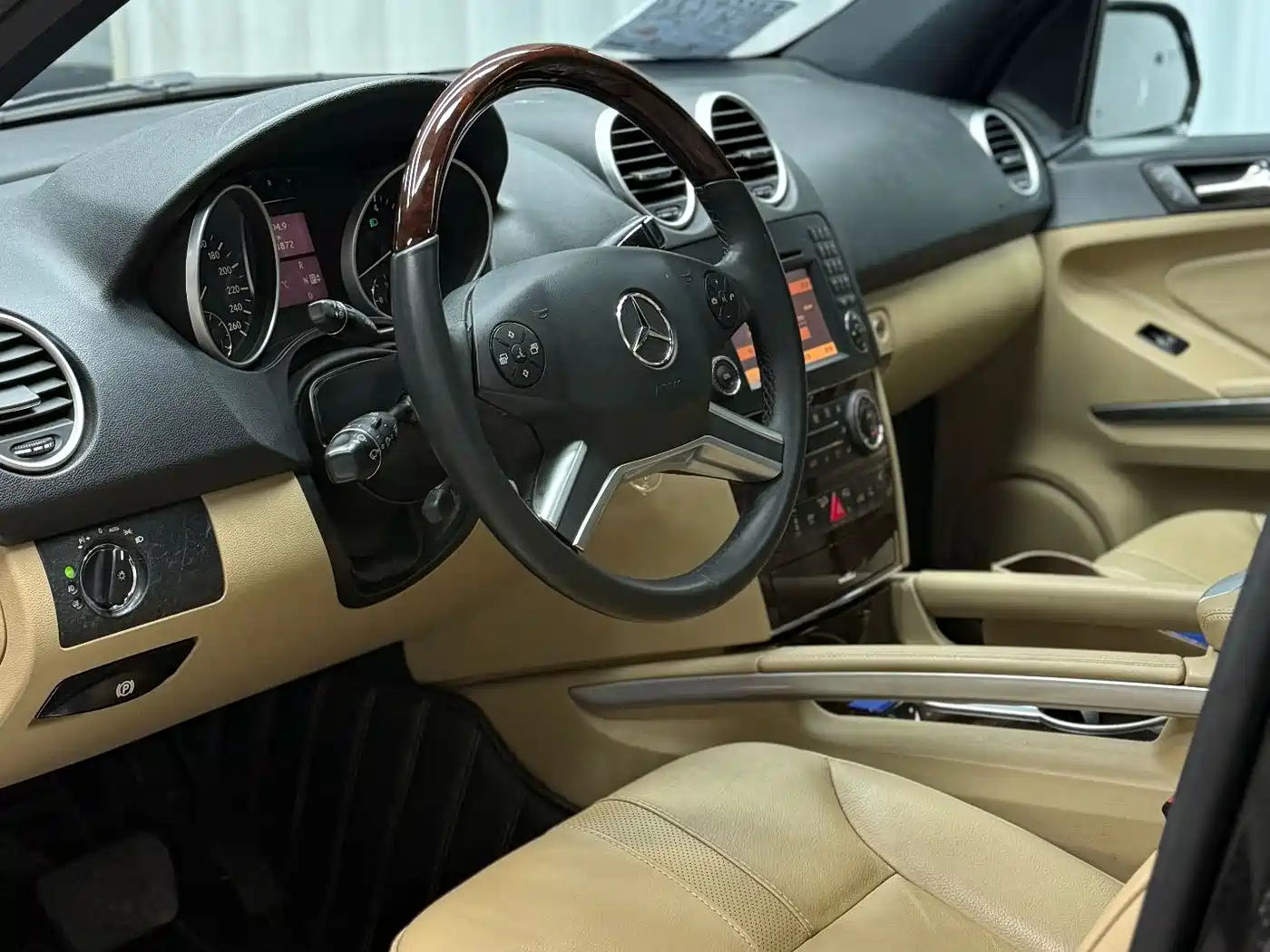 Mercedes-Benz M-Class 2010 ML 350 4MATIC Luxury фото 4