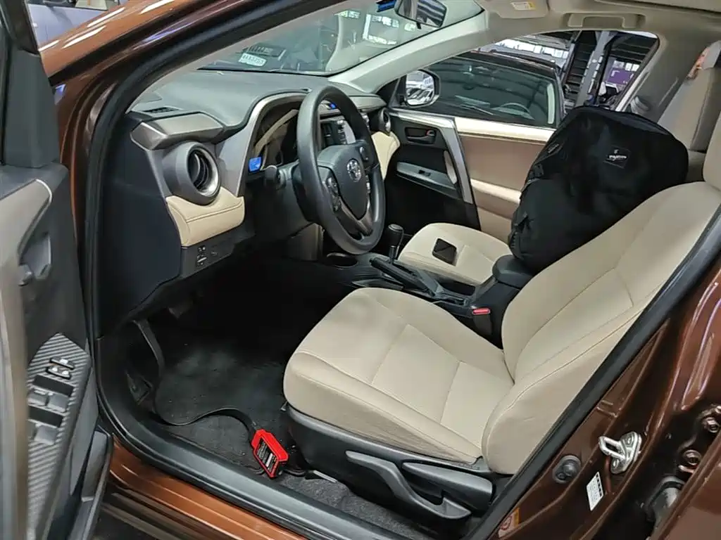 Toyota RAV4 Rongfang 2015 2.0L CVT 2WD Trend Edition фото 15