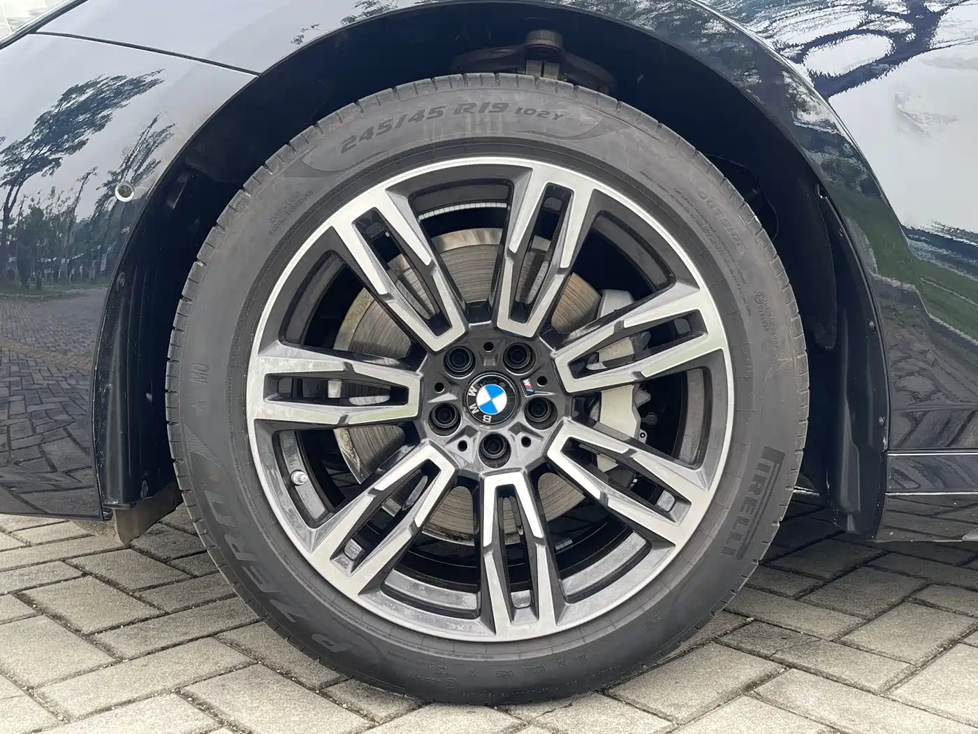 BMW 5 Series 2026 530Li Leading M Sport Package фото 23