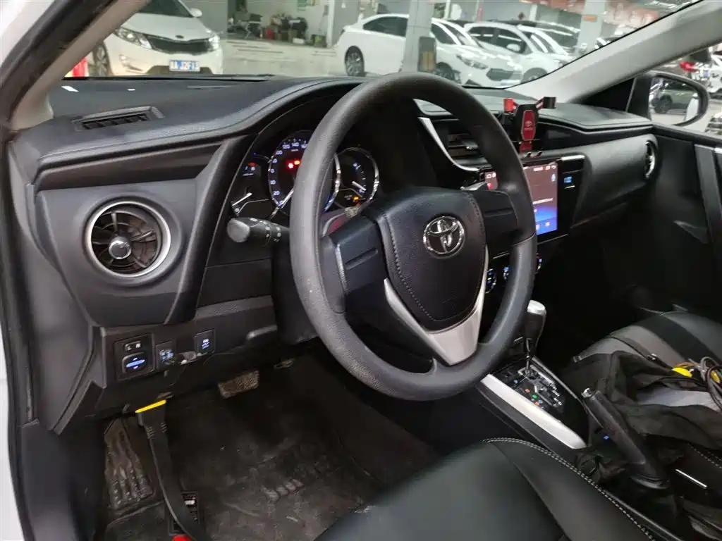 Toyota Corolla 2017 Facelift 1.2T S-CVT GL фото 6