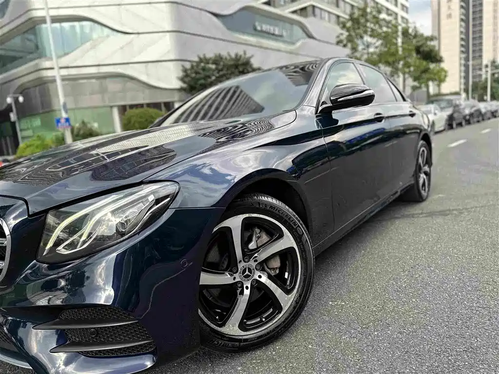 صورة 11 - Mercedes-Benz E-Class