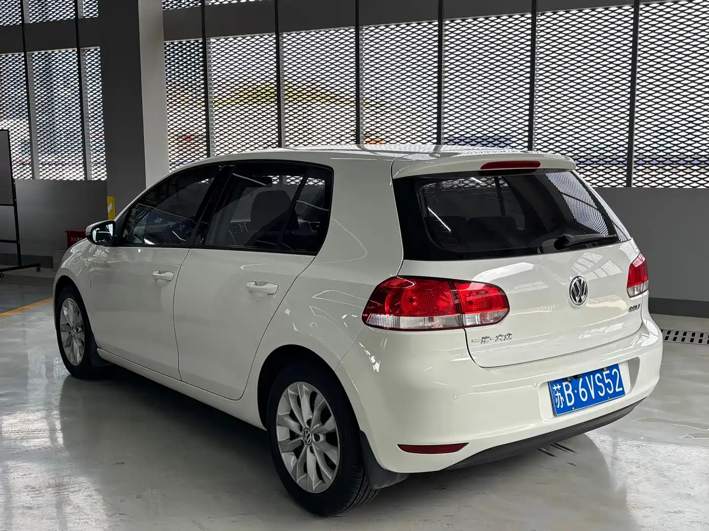 Volkswagen Golf 2011 Model 1.6 Automatic Comfort фото 12
