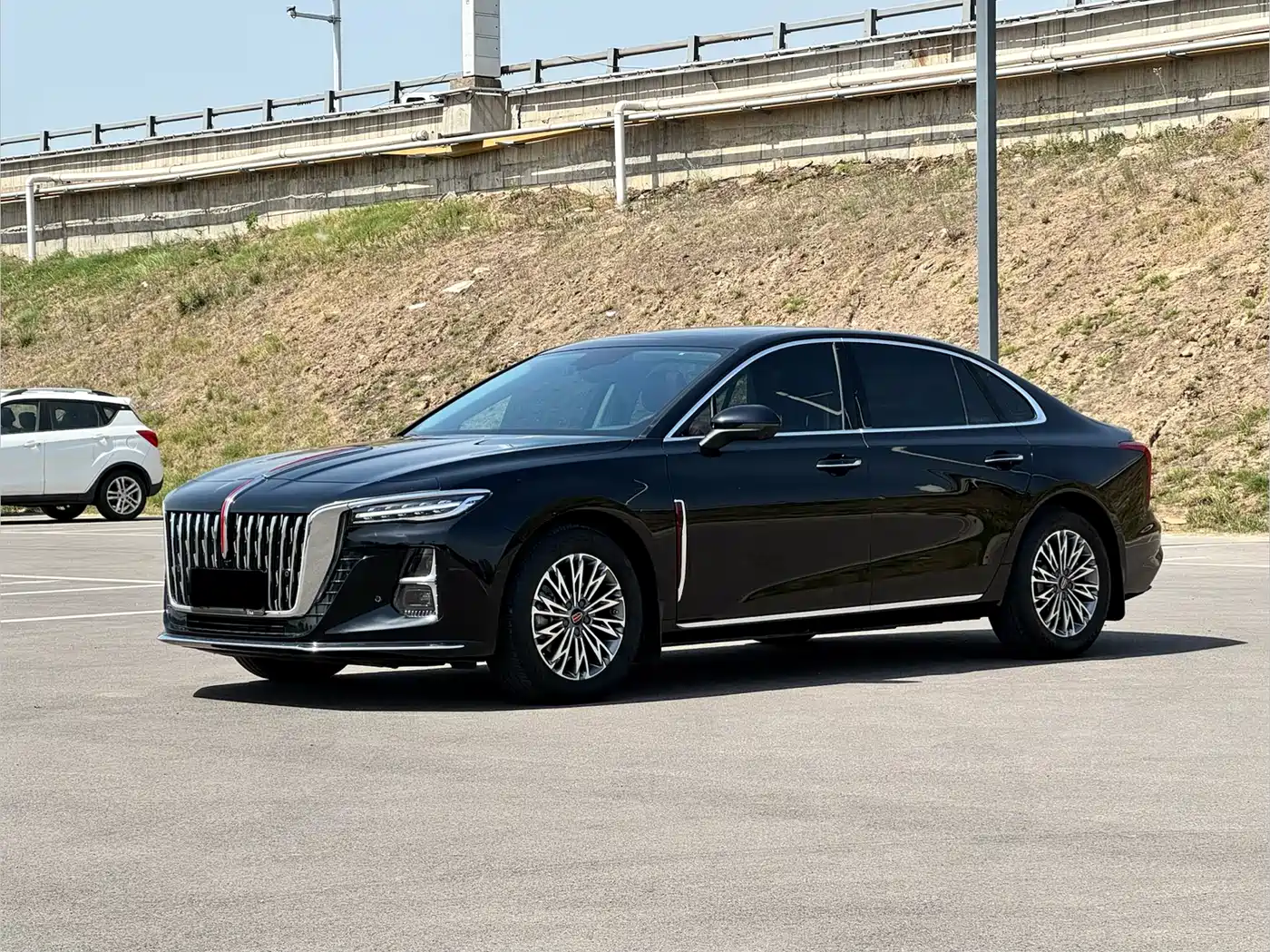 Hongqi H5 2025 1.5T DCT Flag Rhythm 500,000 Units Memorial Edition