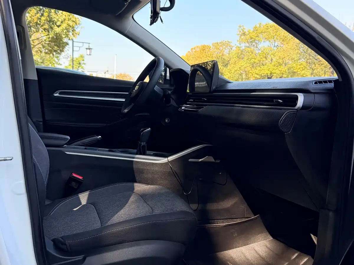 GEELY AUTOMOBILE EMGRAND