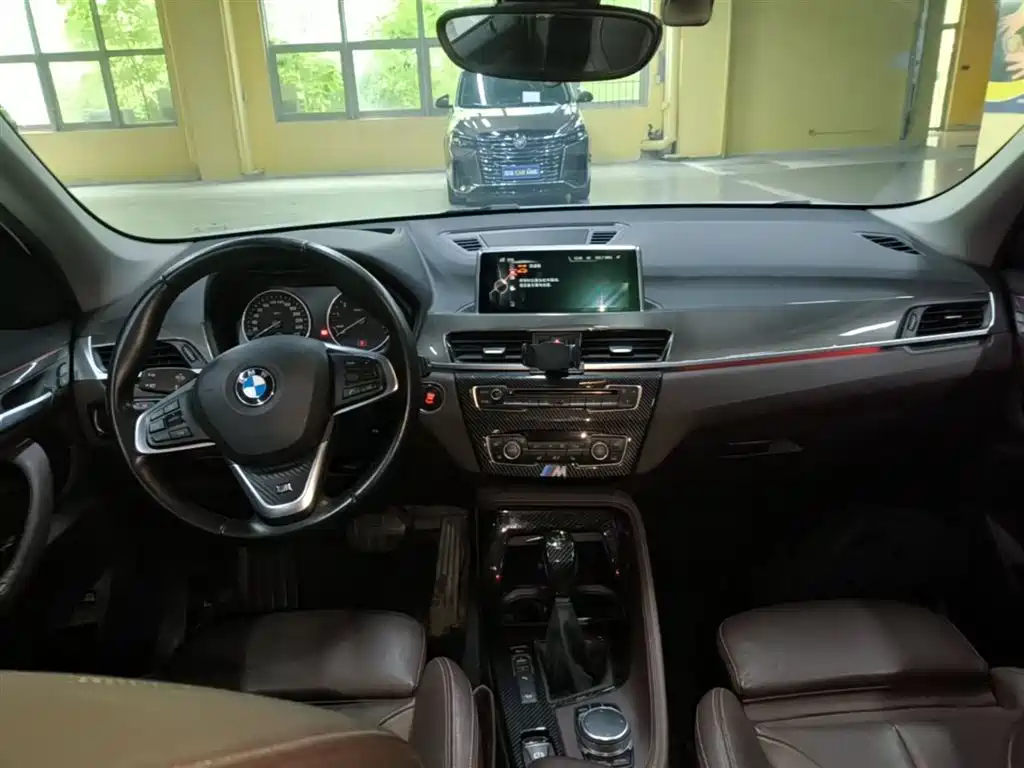BMW X1 2016 xDrive20Li Luxury Model фото 10
