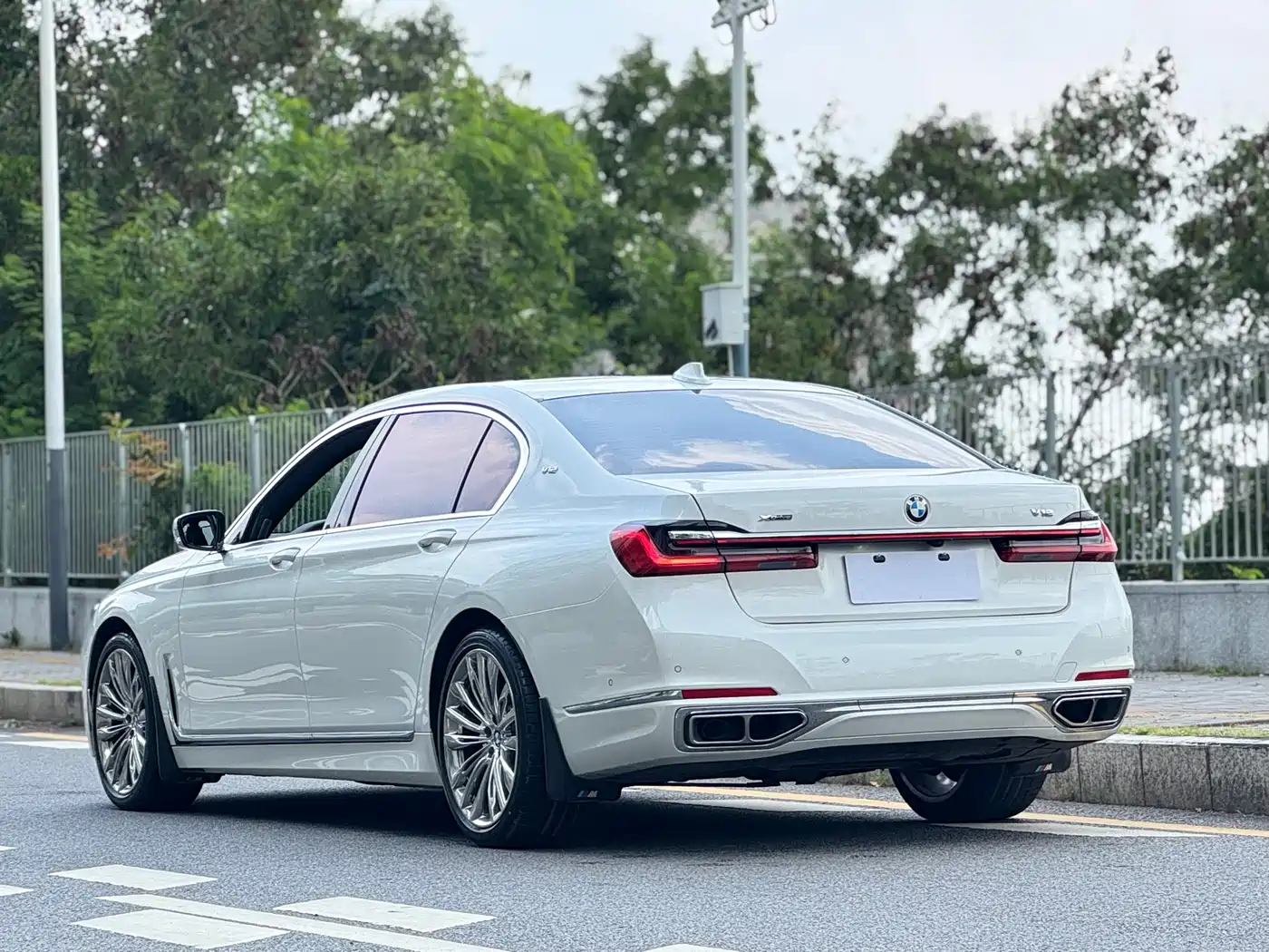 BMW 7 Series 2019 Facelift M760Li xDrive V12 Luxury Package фото 4