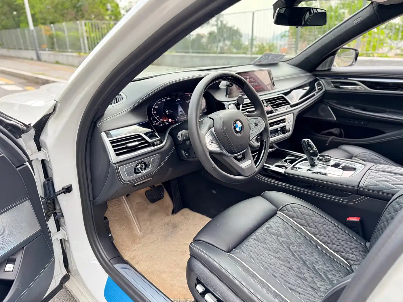 BMW 7 Series 2019 Facelift M760Li xDrive V12 Luxury Package фото 10