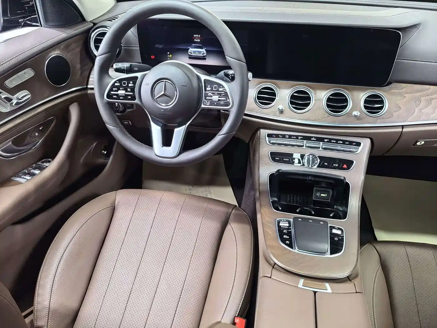 Фото 7 - Mercedes-Benz E-Class