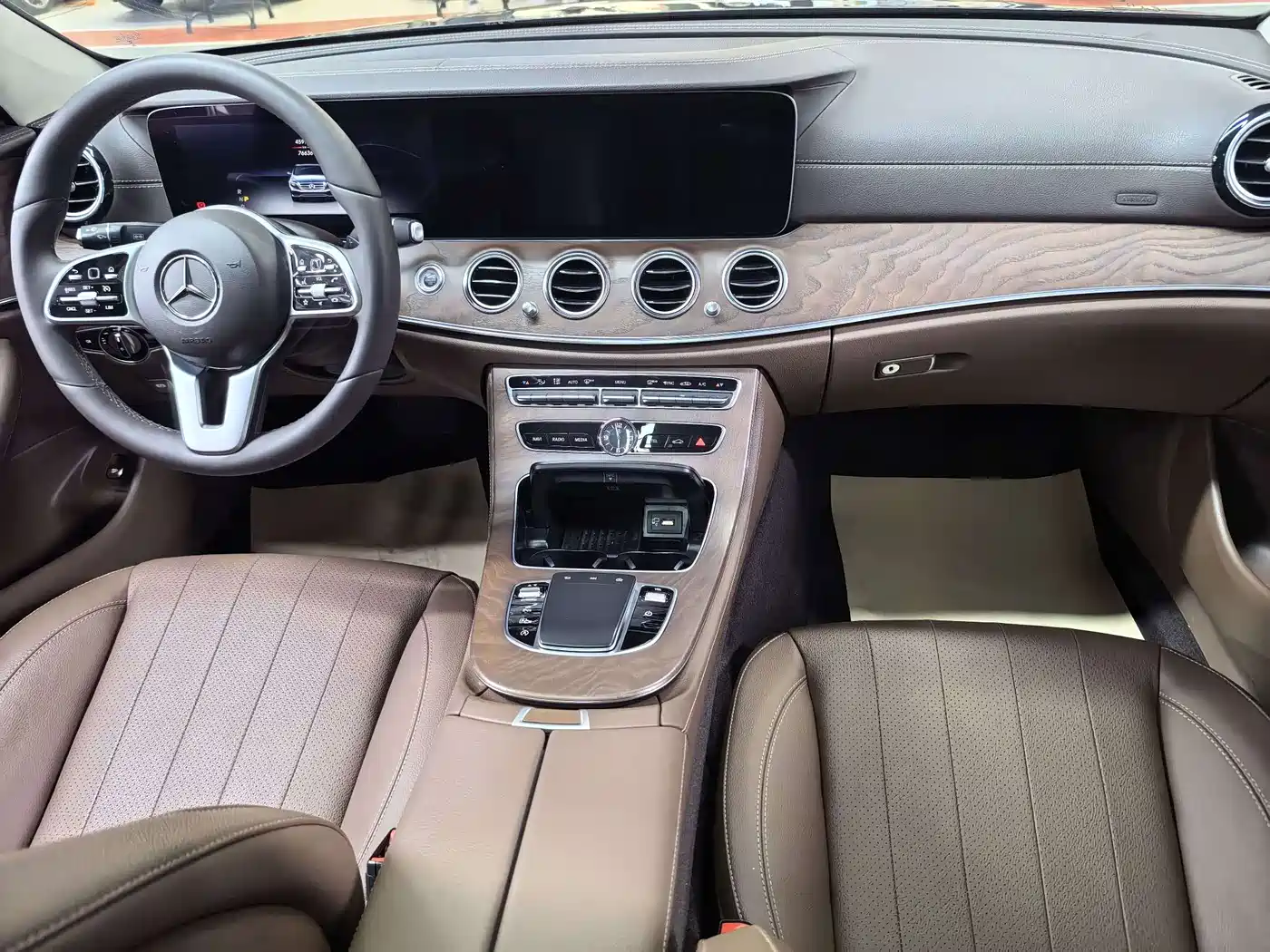 Фото 8 - Mercedes-Benz E-Class
