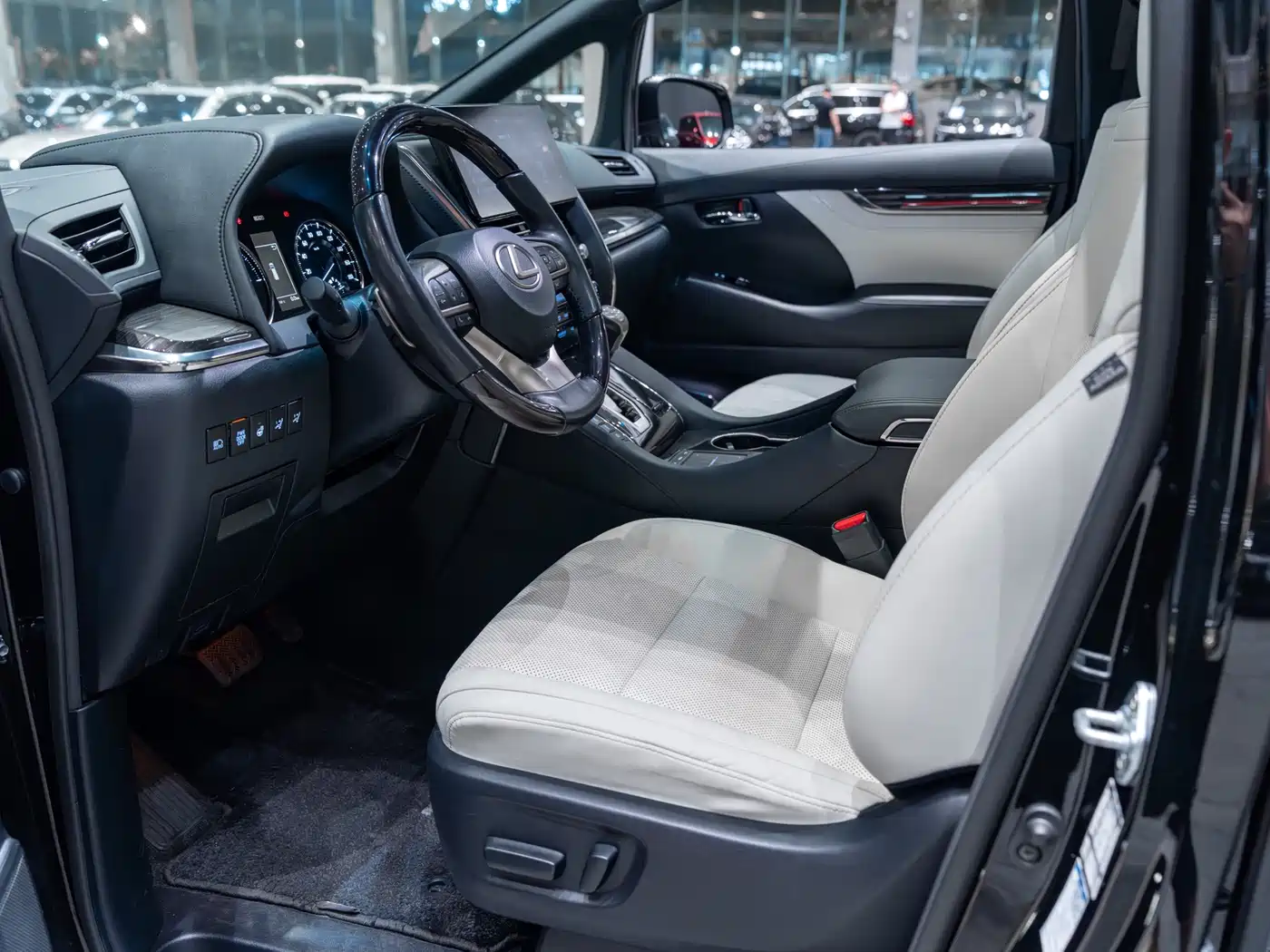 Lexus LM 2020 300h Seven-Seater Elegance Edition фото 19