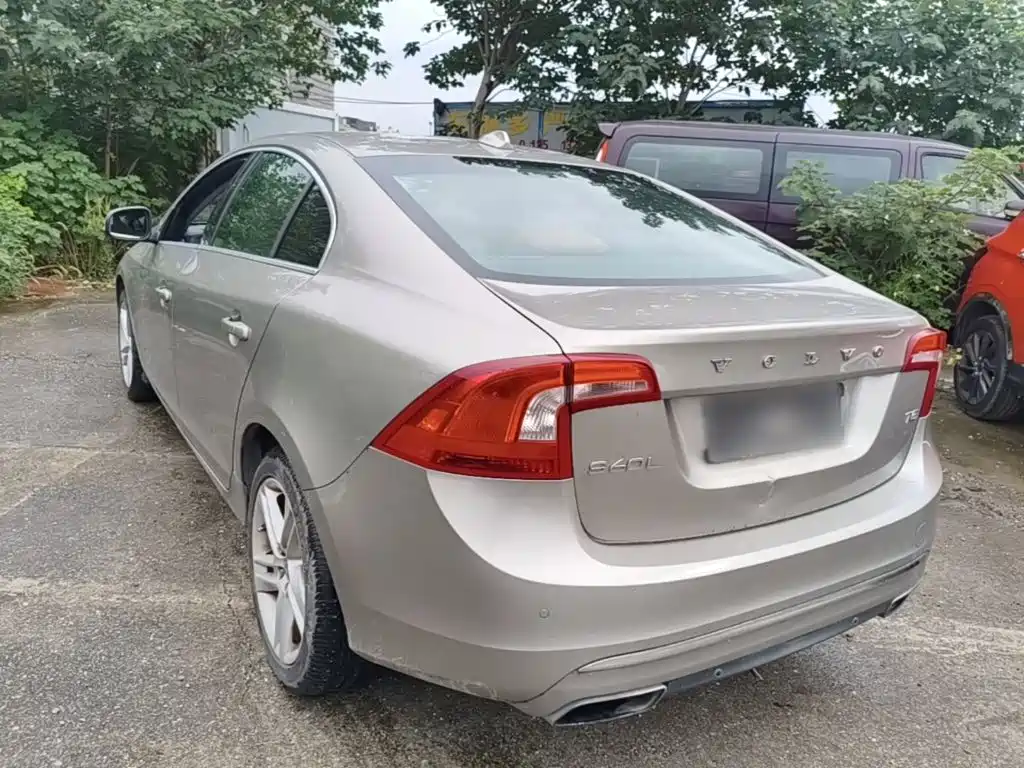 صورة 5 - Volvo S60