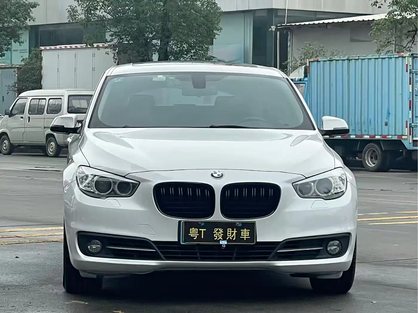 BMW 5 Series GT 2014 528i Leading фото 2