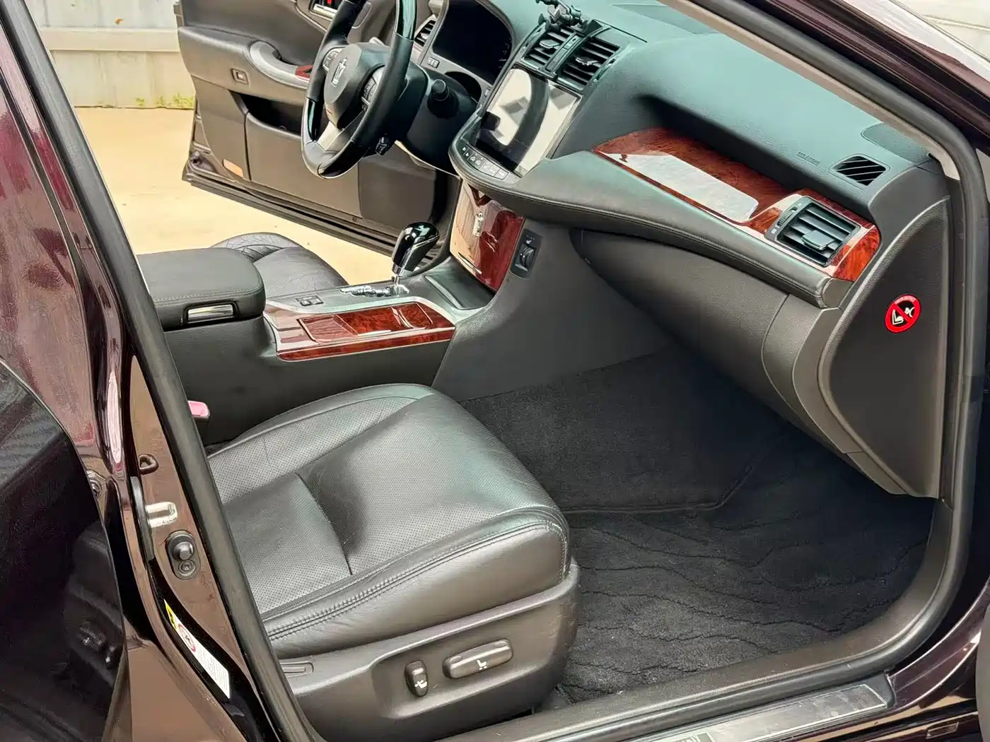 Toyota Crown 2012 2.5L Royal Leather Edition фото 6