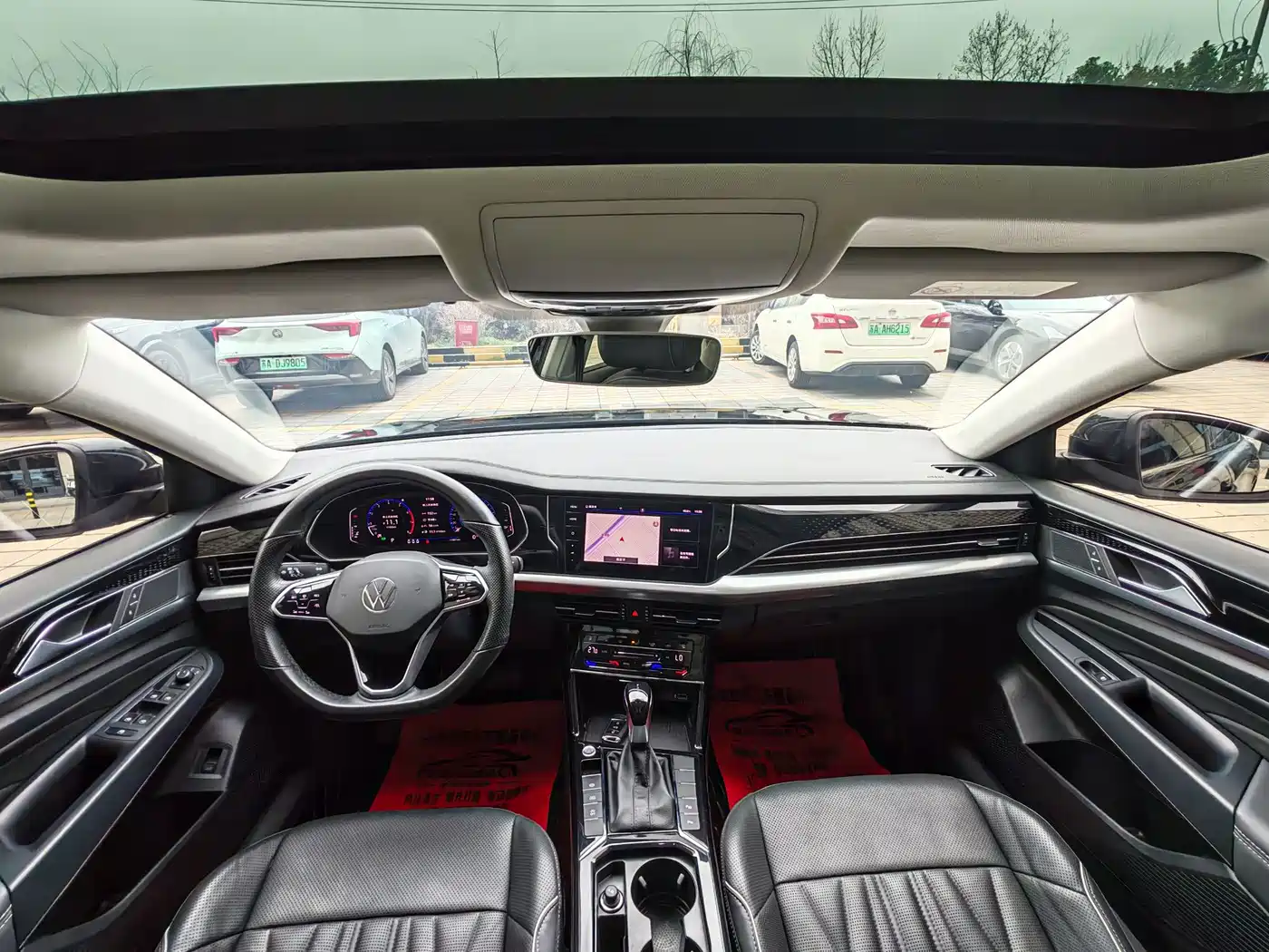 Volkswagen Passat 2022 330TSI Starlight Luxury Edition фото 13