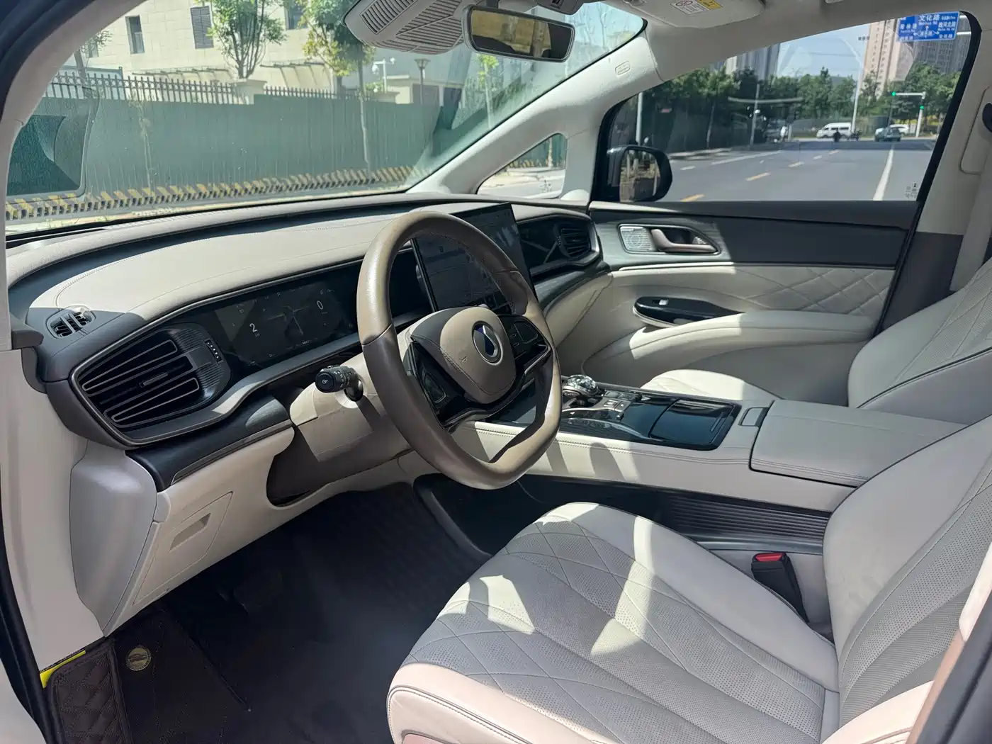 Denza D9 2022 DM-i 970 AWD Flagship фото 4