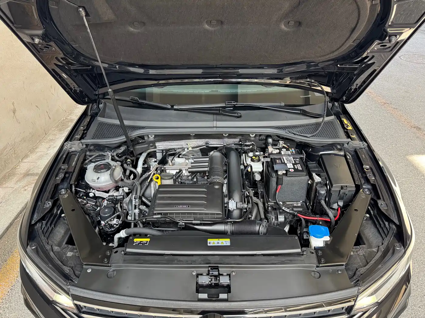 Volkswagen Magotan 2023 2 Million Units Commemorative Edition 280TSI DSG Comfort фото 18