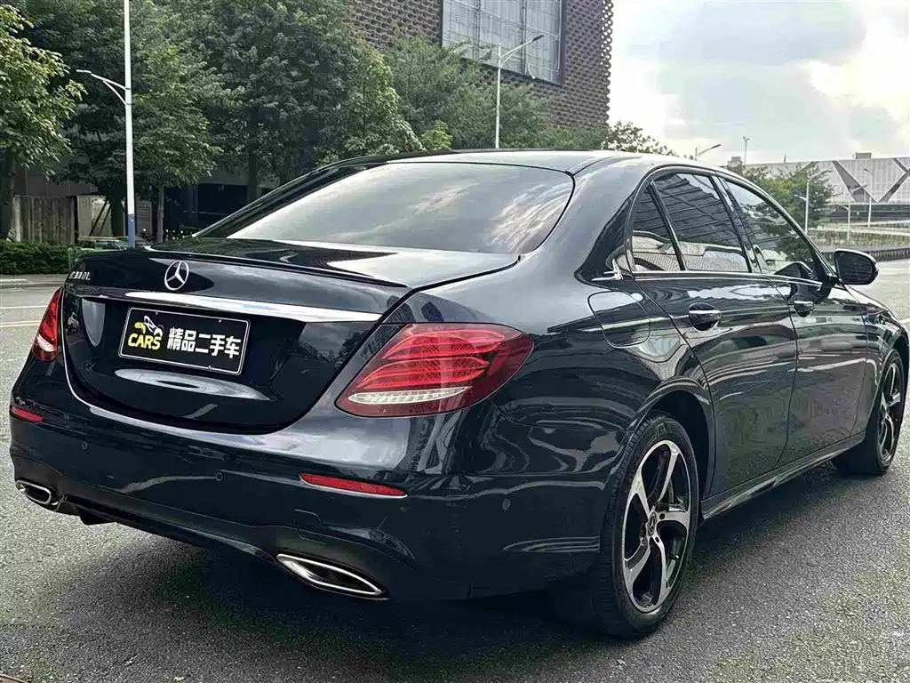 Фото 7 - Mercedes-Benz E-Class