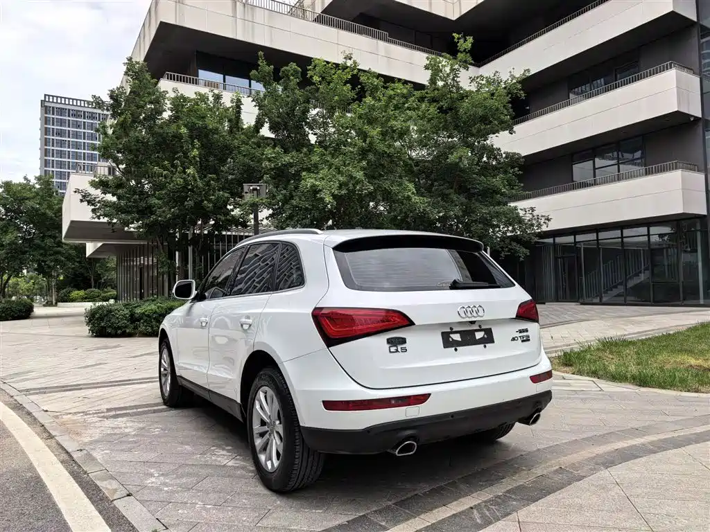 Audi Q5 2015 40 TFSI Technology фото 15