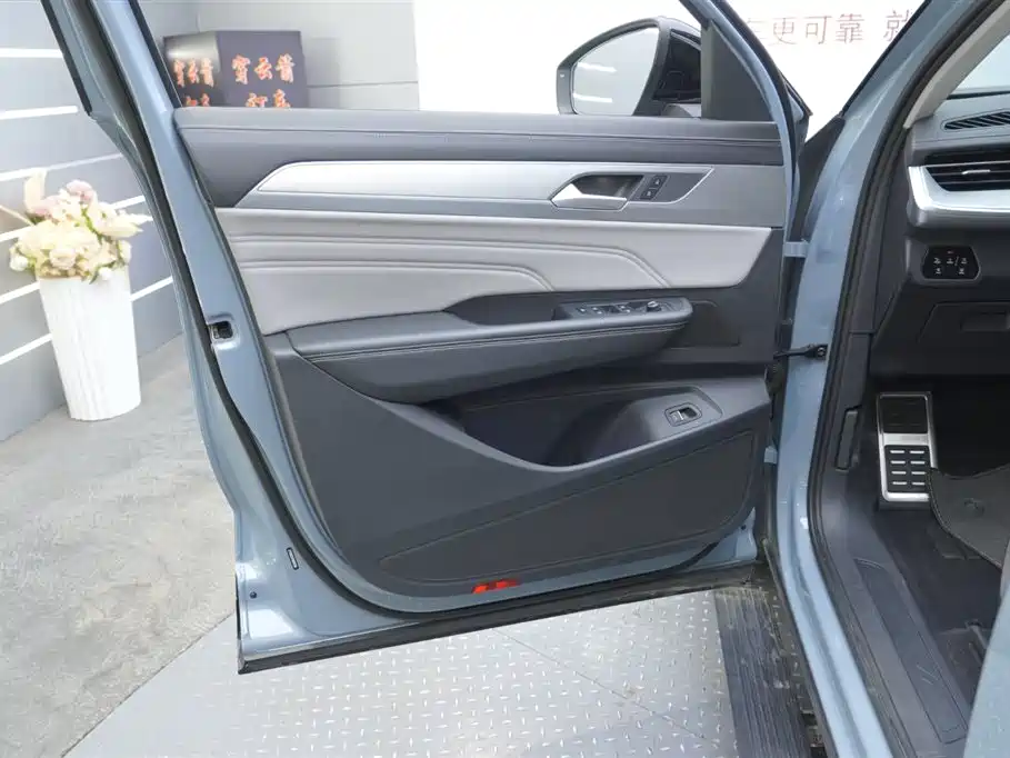 Volkswagen Talagon 2023 380TSI 4WD R-Line Launch Edition фото 12