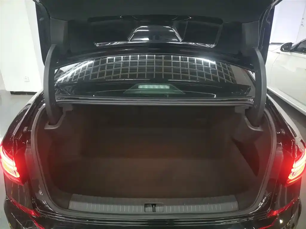 Volkswagen Passat 2023 Facelift 280TSI Business Edition фото 22