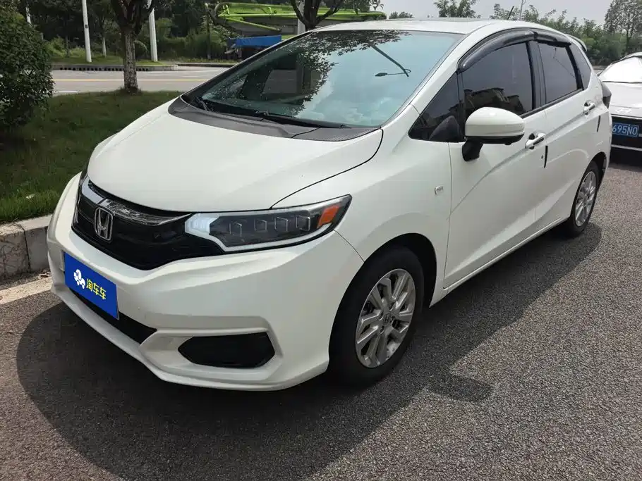 Honda Fit 2018 1.5L CVT Comfort Sunroof Edition