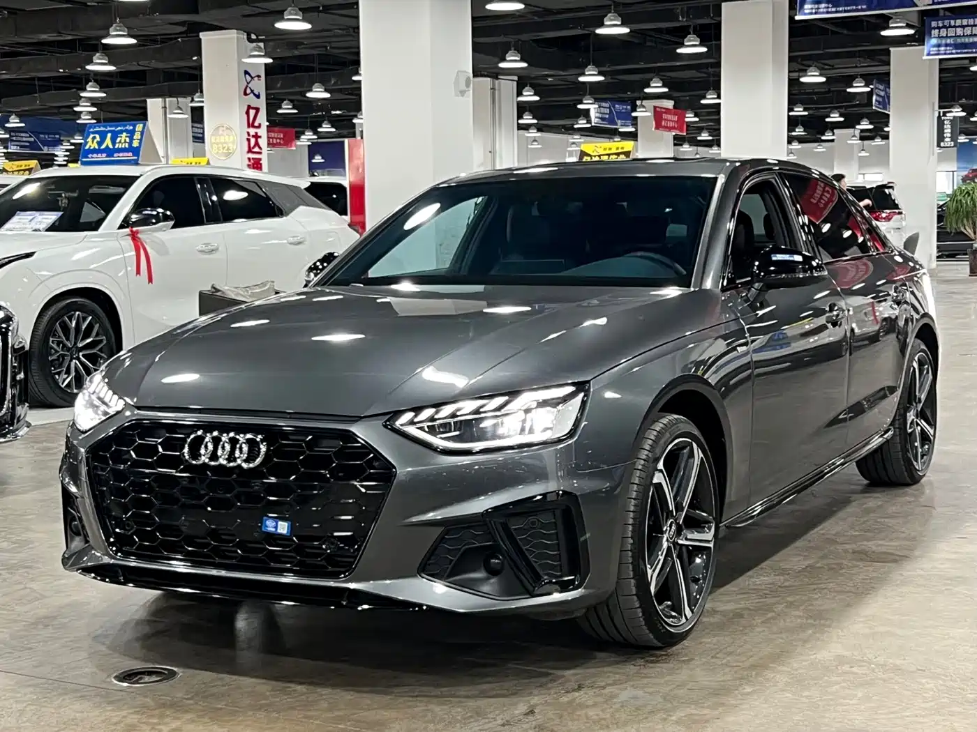 Audi A4L 2025 2 Million Celebration Edition 40 TFSI Luxury Dynamic фото 3