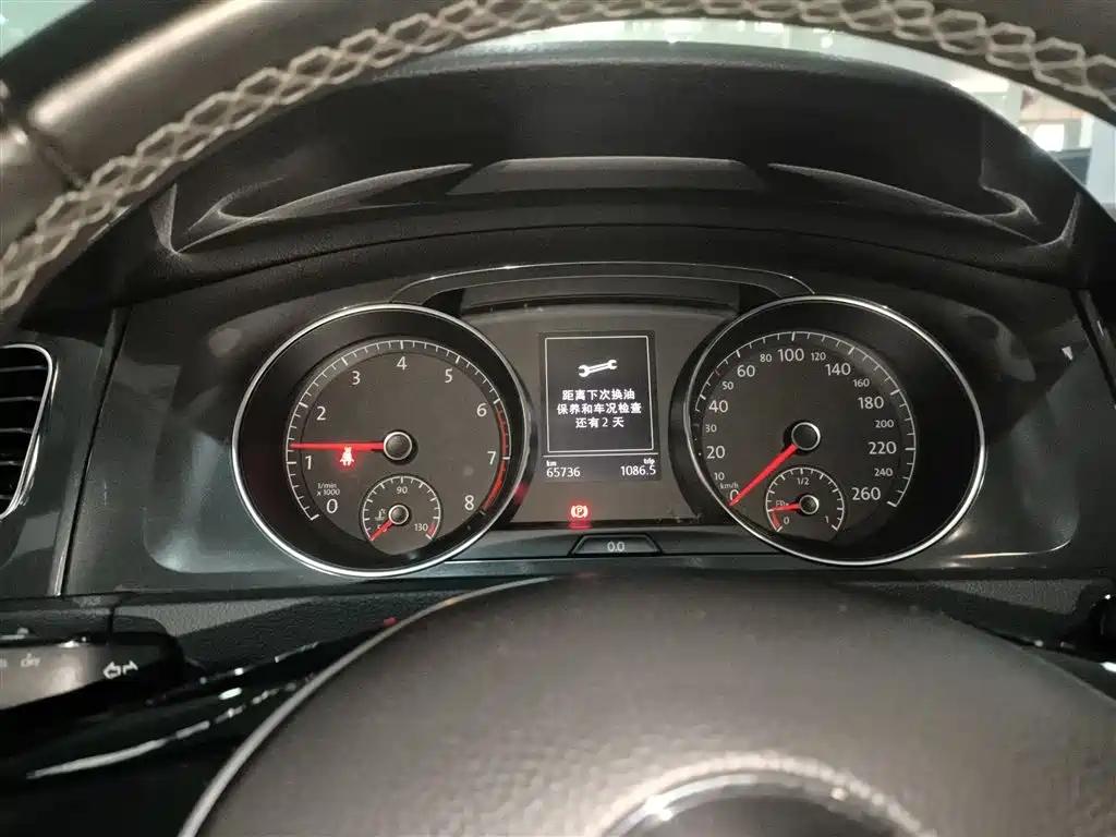 Volkswagen Golf 2017 1.6L Auto Comfort Millionth Edition фото 8
