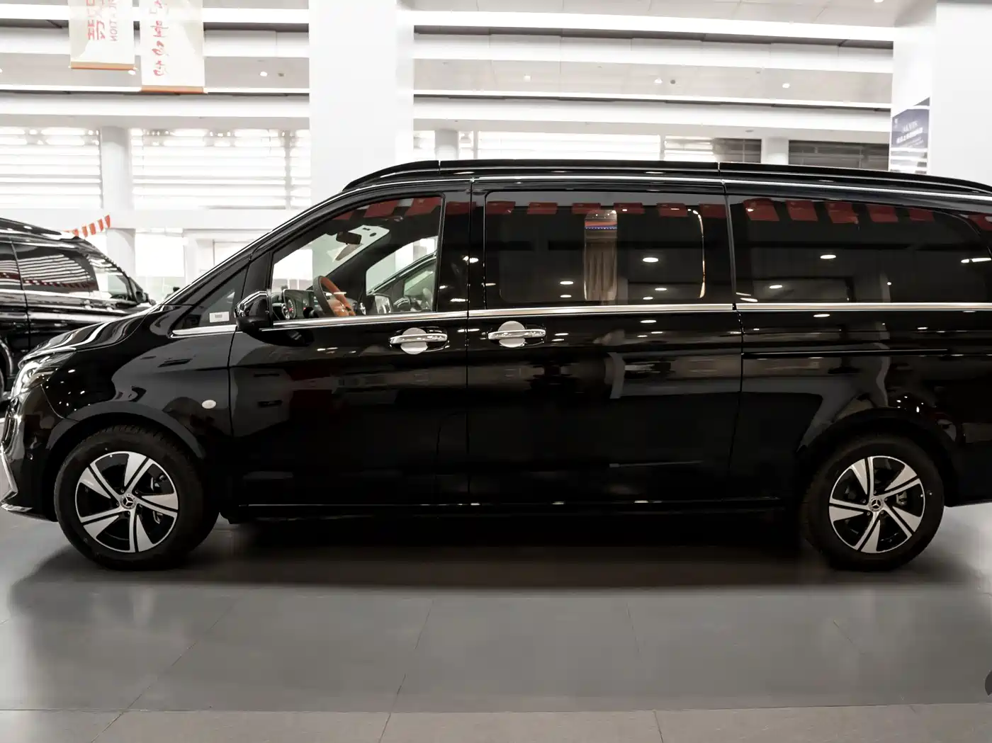 Mercedes-Benz Vito 2024 2.0T Elite Edition 7-Seater фото 3