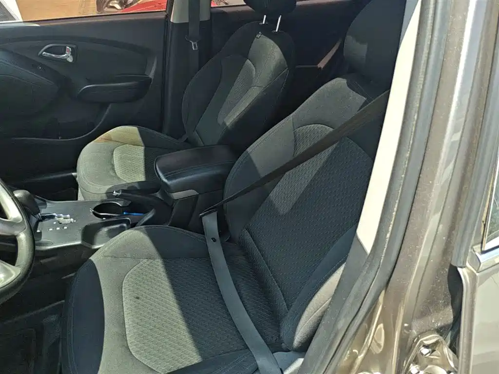 Hyundai Beijing Hyundai ix35 2013 2.0L Automatic 2WD Comfort GL China IV фото 15