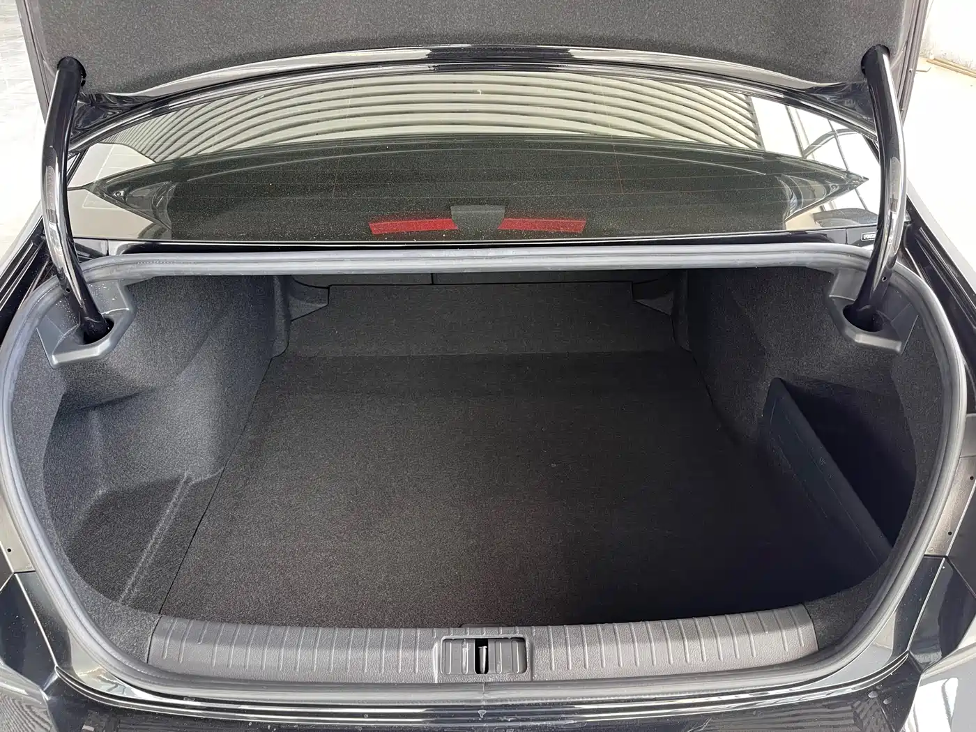 Volkswagen Magotan 2023 2 Million Units Commemorative Edition 280TSI DSG Comfort фото 13