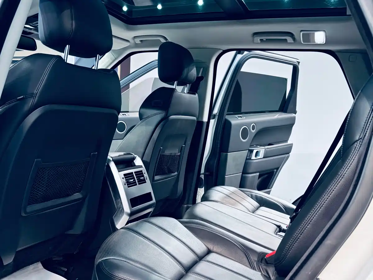 Land Rover Range Rover Sport 2016 Model 3.0 SC V6 SE фото 12