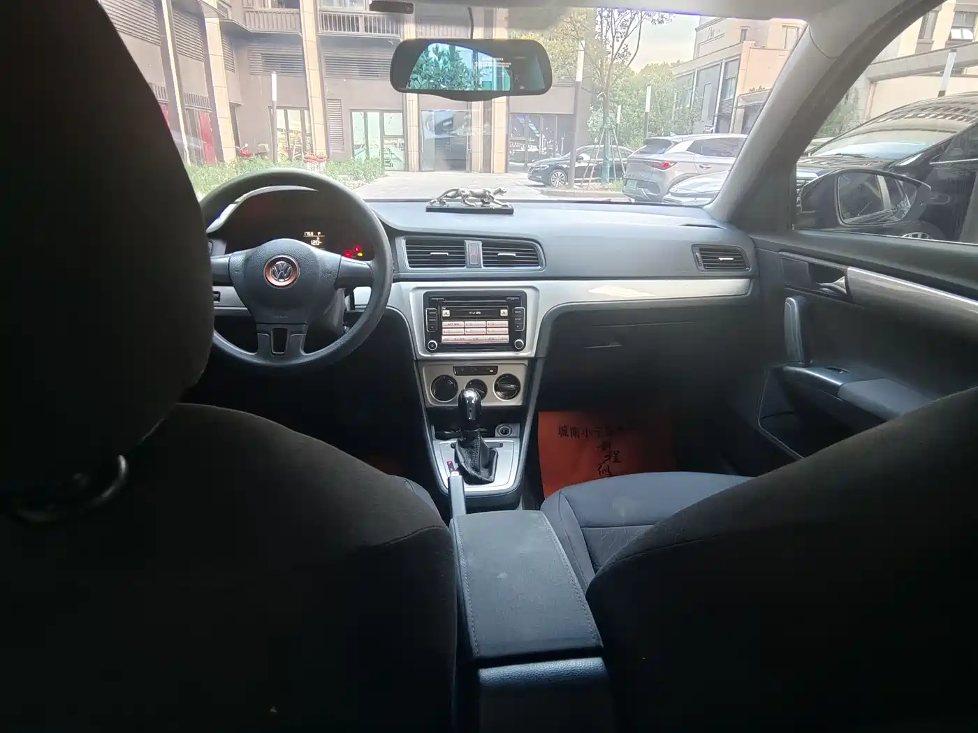 Volkswagen Lavida 2015 1.6L Automatic Trend Edition фото 8