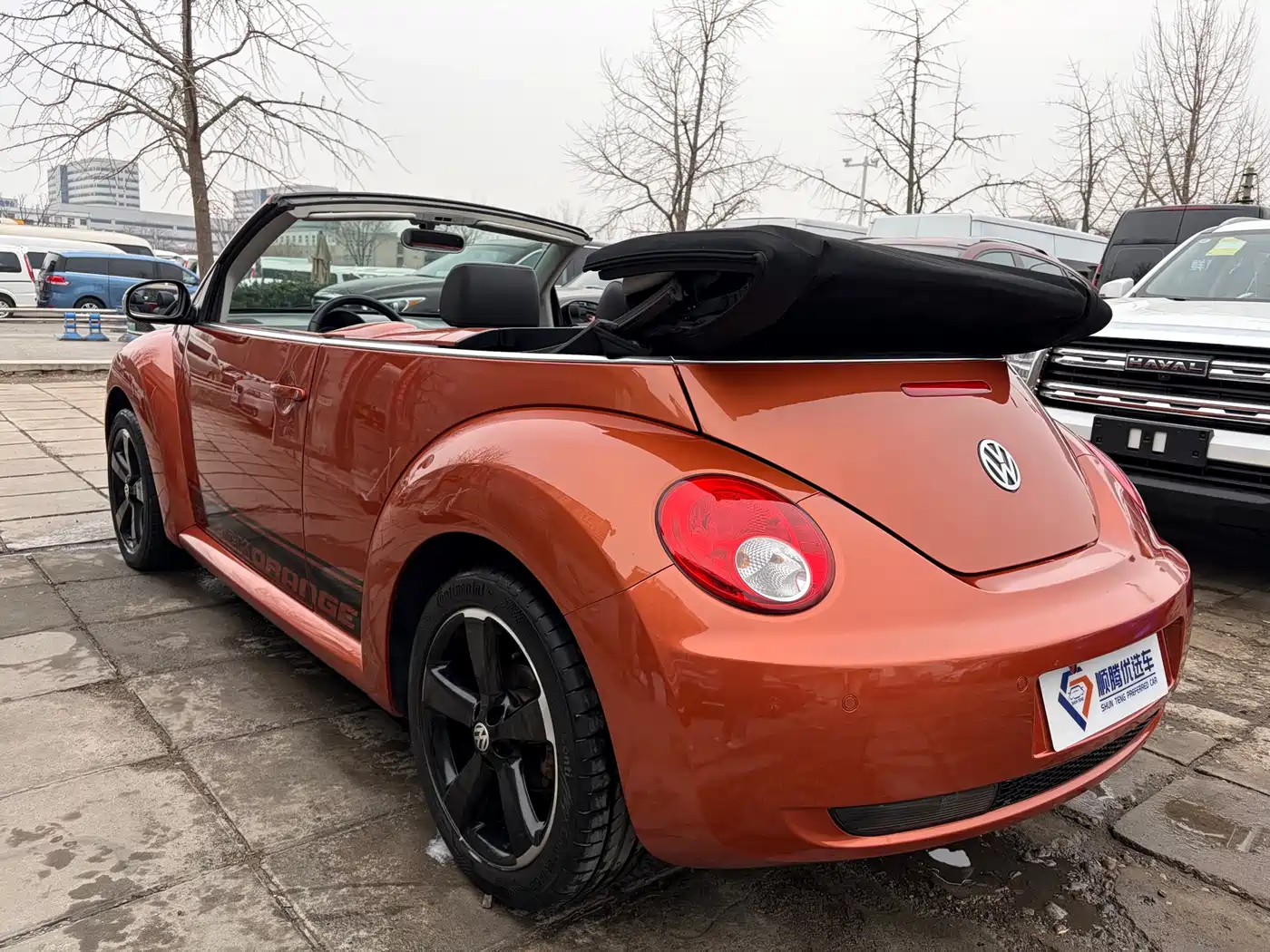 Volkswagen Beetle 2010 Model 2.0 BlackOrange Convertible Luxury Edition фото 6