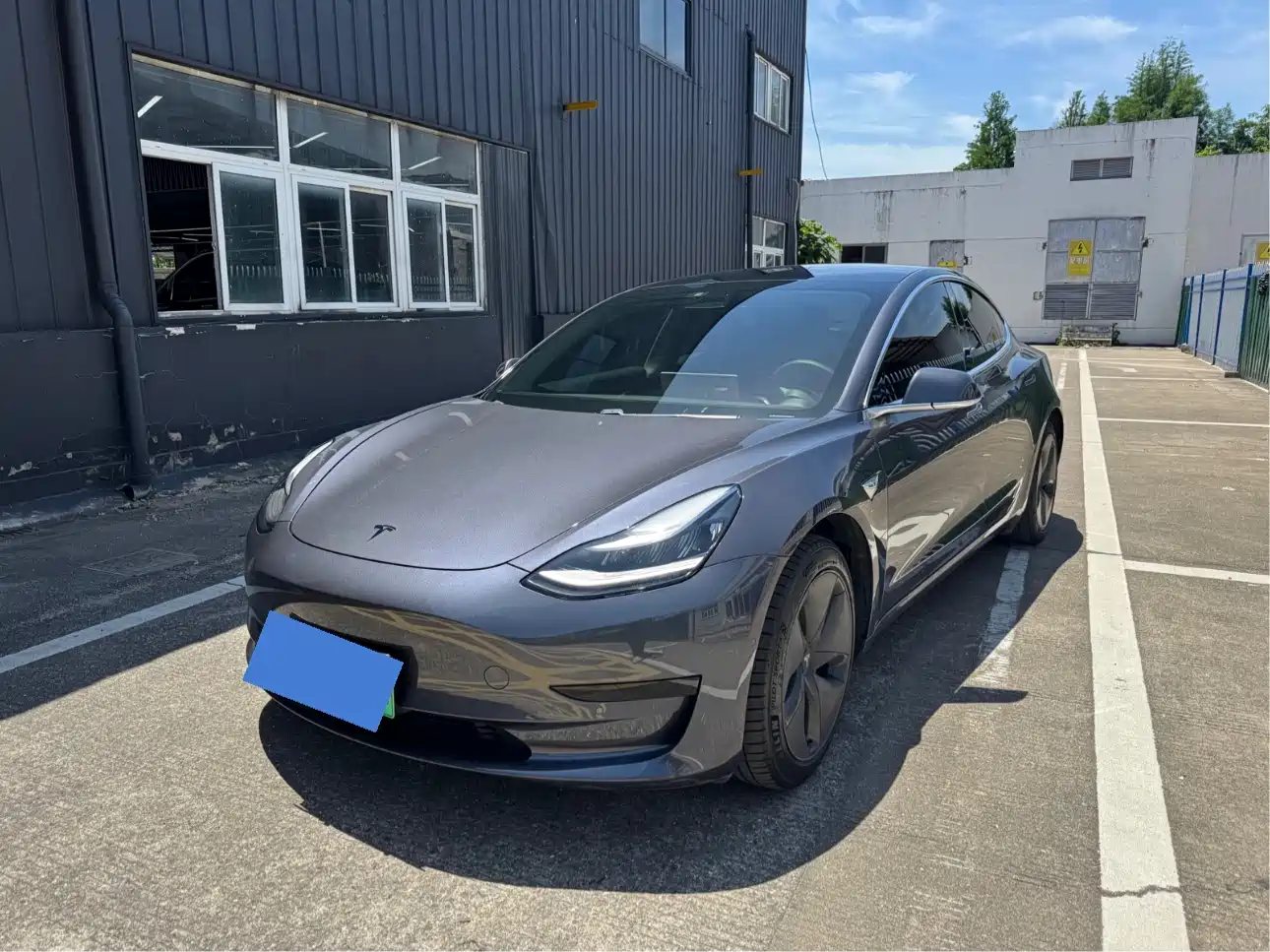 TESLA MODEL 3