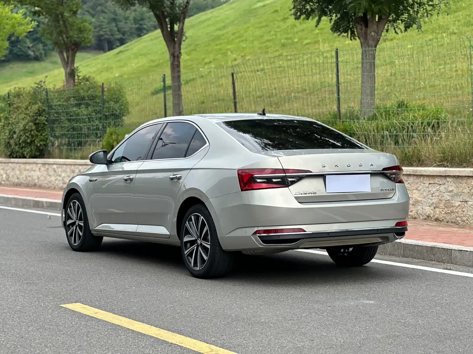 Фото 5 - Škoda Superb