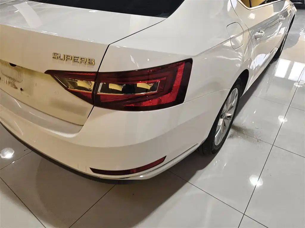 Škoda Superb 2016 TSI280 DSG Pioneer Edition фото 24