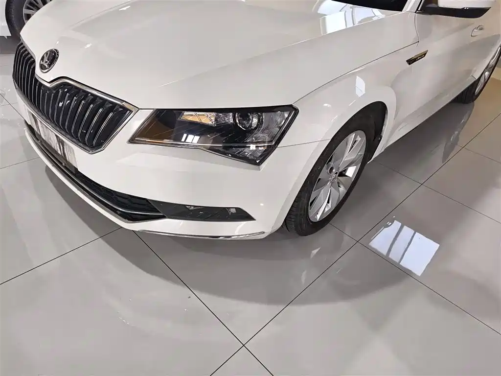 Škoda Superb 2016 TSI280 DSG Pioneer Edition фото 18