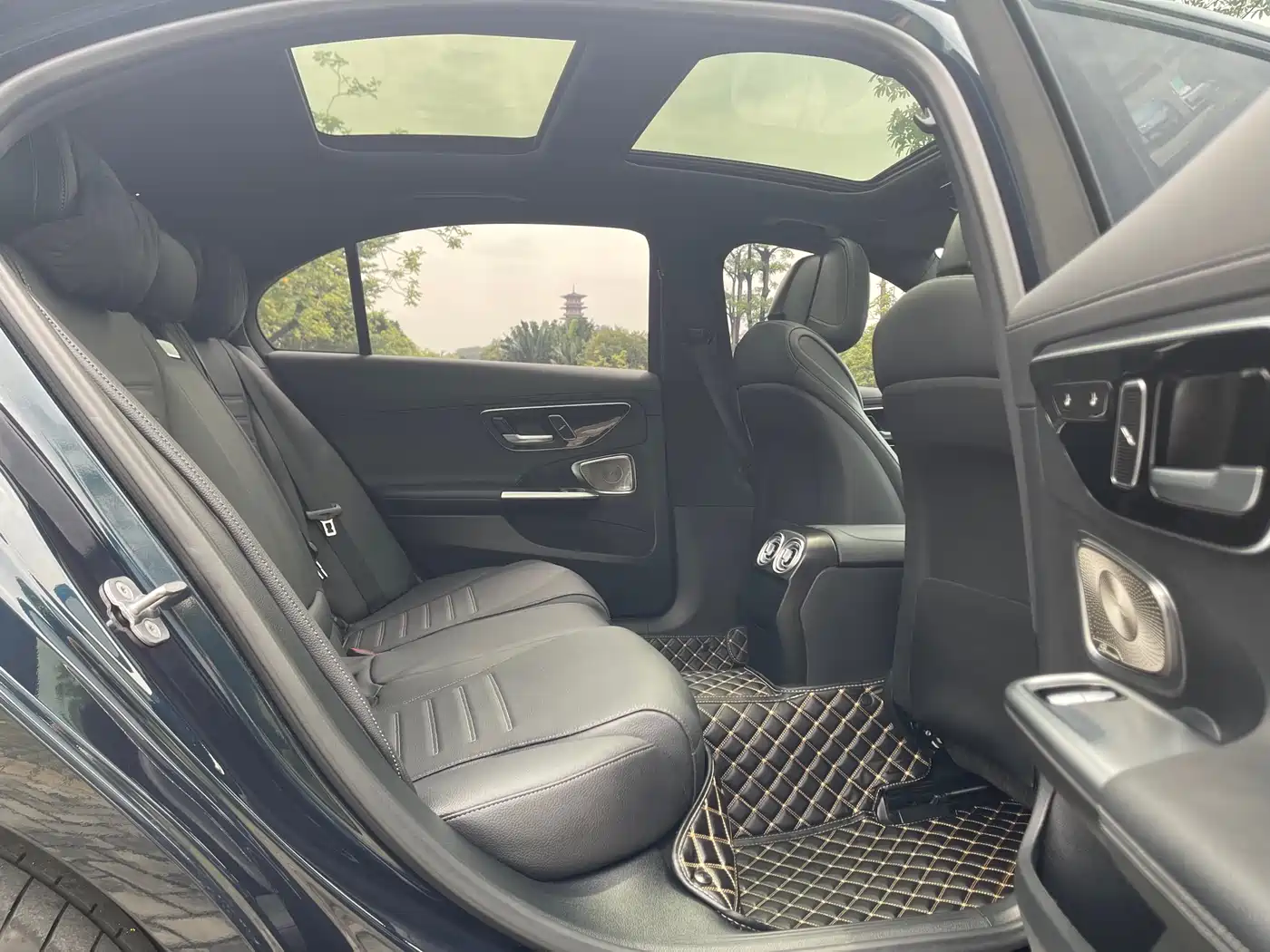 Mercedes-Benz C-Class 2024 Facelift C 260 L Moonlight Sport фото 14