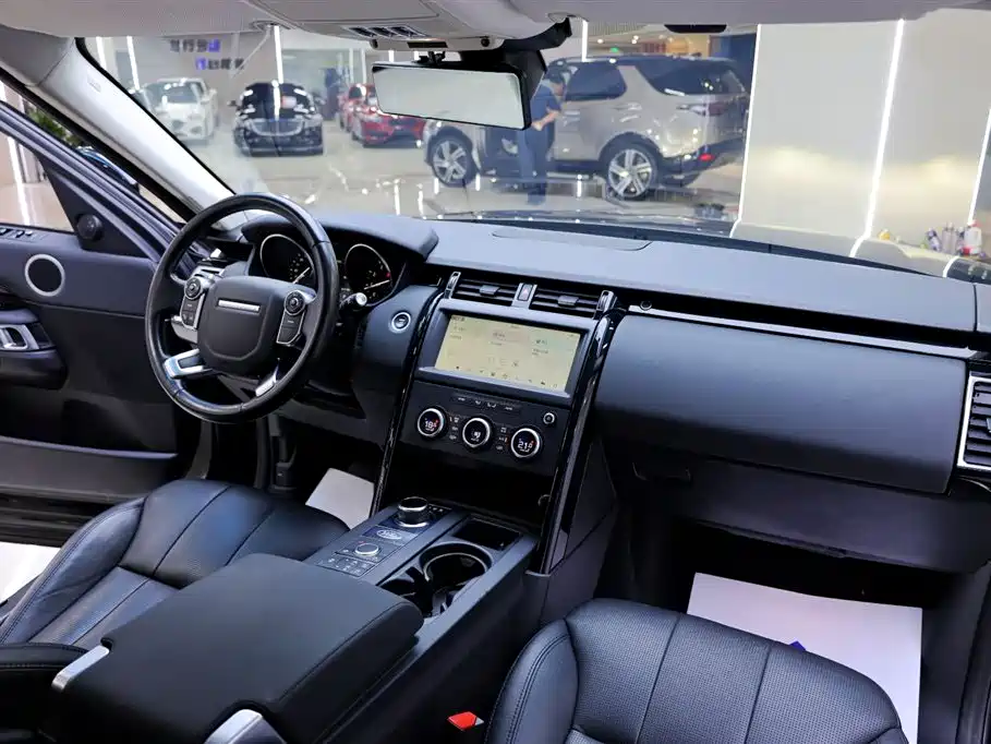 Land Rover Discovery 2018 3.0 SC V6 SE фото 19