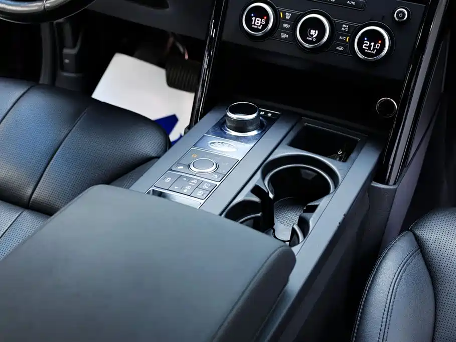 Land Rover Discovery 2018 3.0 SC V6 SE фото 21