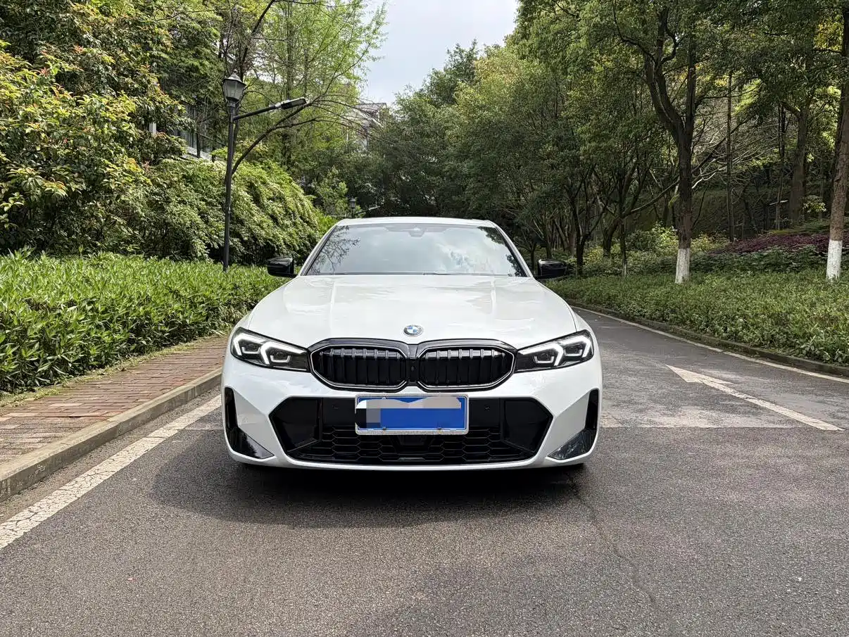 BMW 3 Series 2025 330i M Sport Night Edition фото 2